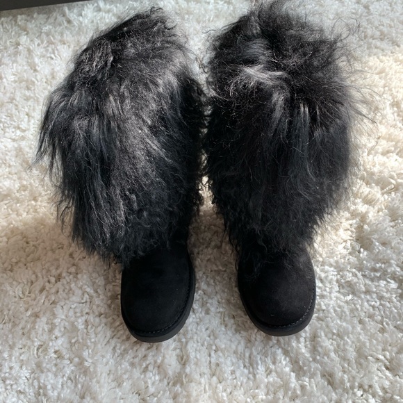 UGG Australia Mongolian Sheepskin Boots - Picture 5 of 8